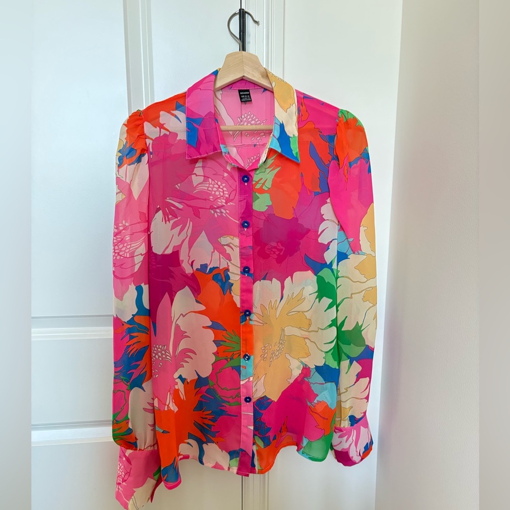 3/$35 💸 Floral Button-Up Blouse